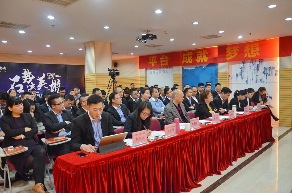 3在座各位仔細聆聽競聘者的演講.JPG